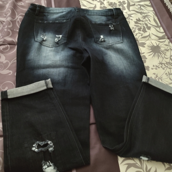 New! Indigo Threads distressed jeans . Dark wash. - Picture 6 of 8